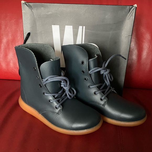 Brand new in box Worldboots. Size 6 (fit more like a size 7). - Picture 8 of 11